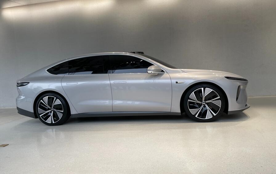 Nio ET7 in Luminous Orange makes its first real-life appearance