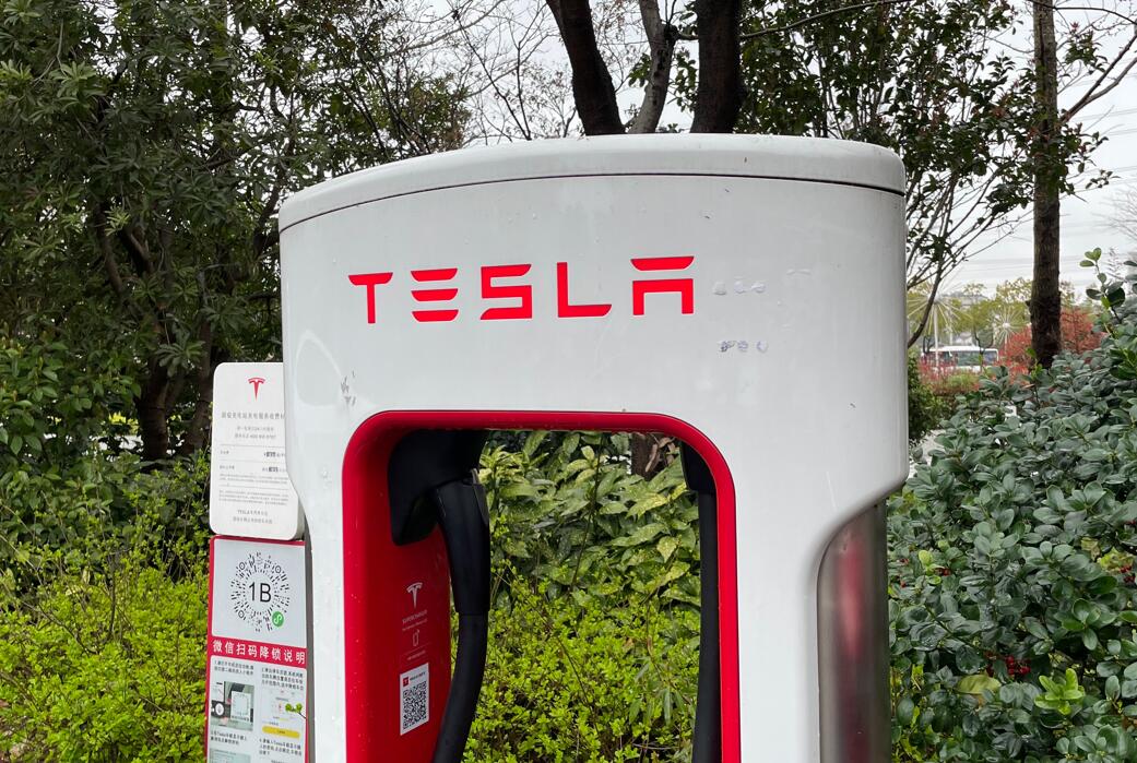 Tesla could generate  billion in annual revenue by opening charging network to other EVs, Goldman Sachs says