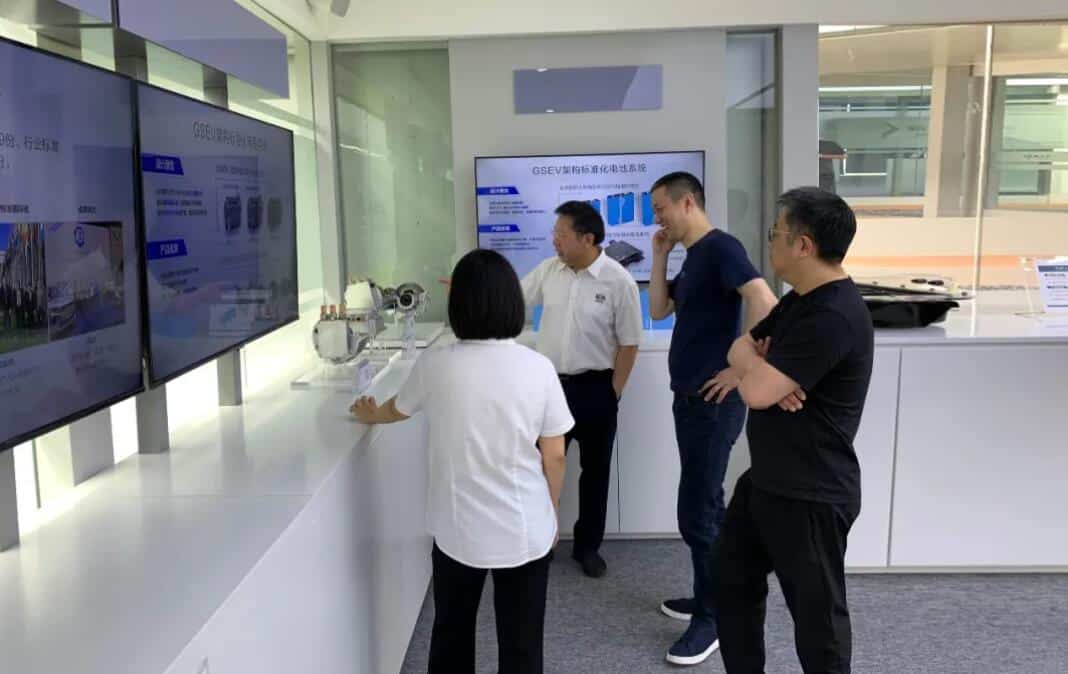 Nio's William Li visited SAIC-GM-Wuling, maker of Mini EV