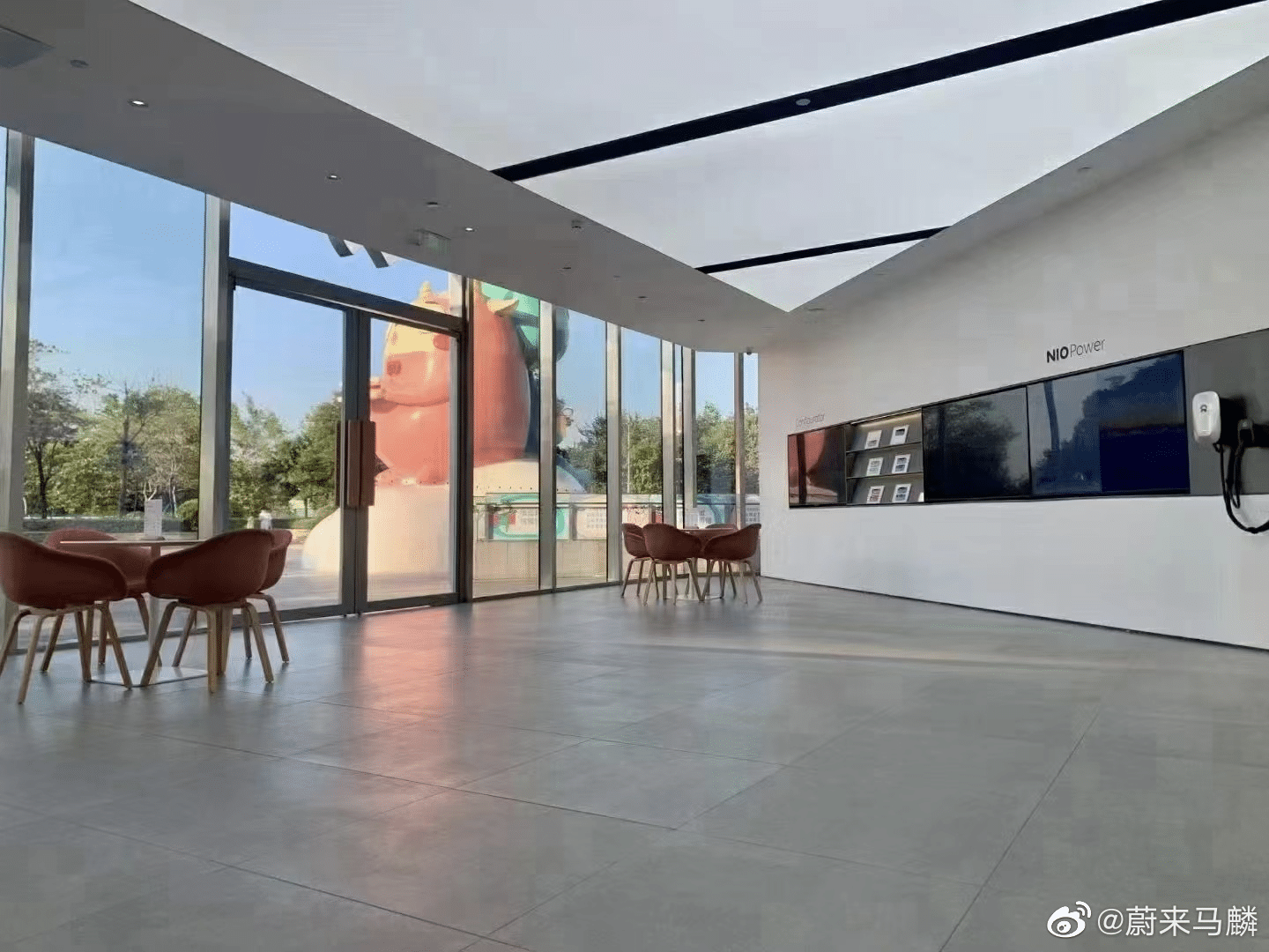 Behind Nio's surge in deliveries: Some showrooms sold out of show cars and had to display models