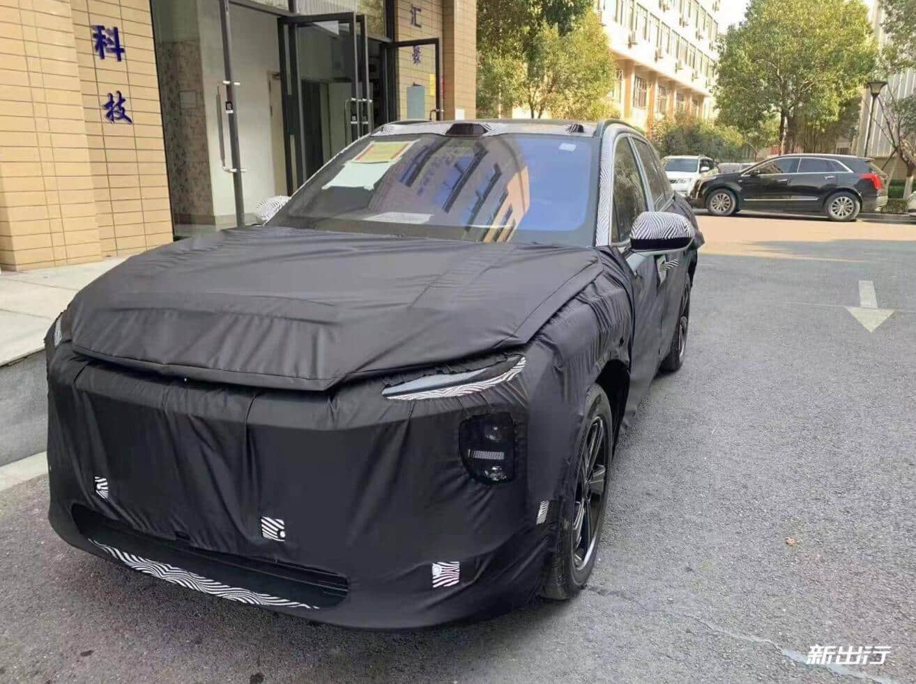 Spy photos of suspected new Nio SUV 'ES7' revealed for first time