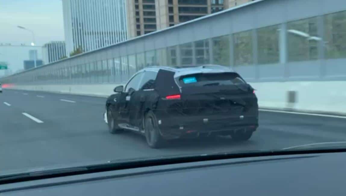 Spy video: Model suspected to be Nio ET5 shooting brake seen in road test