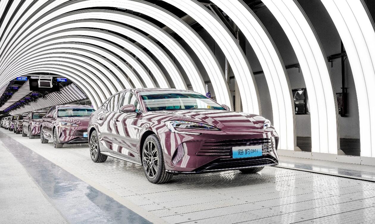 BYD sees 1st production cars of Seal DM-i roll off line