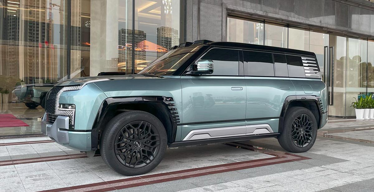 BYD's ultra-luxury Yangwang U8 has over 30,000 orders, report says