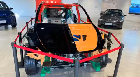 Lady ordered to apologize to Tesla in 'brake failure' case