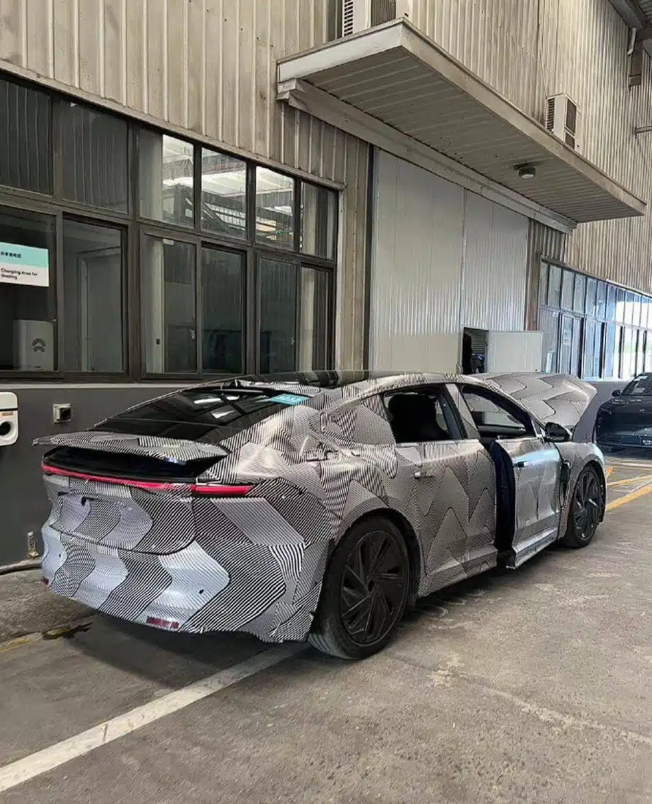 Spy shot reveals 1st glimpse of Nio ET9's interior