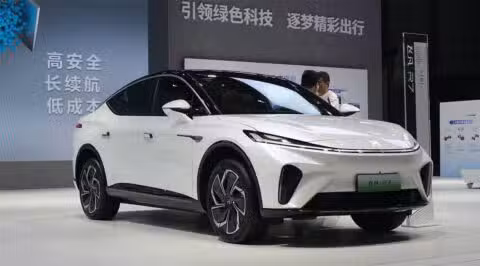 Huawei, SAIC to launch new brand targeting young people, report says