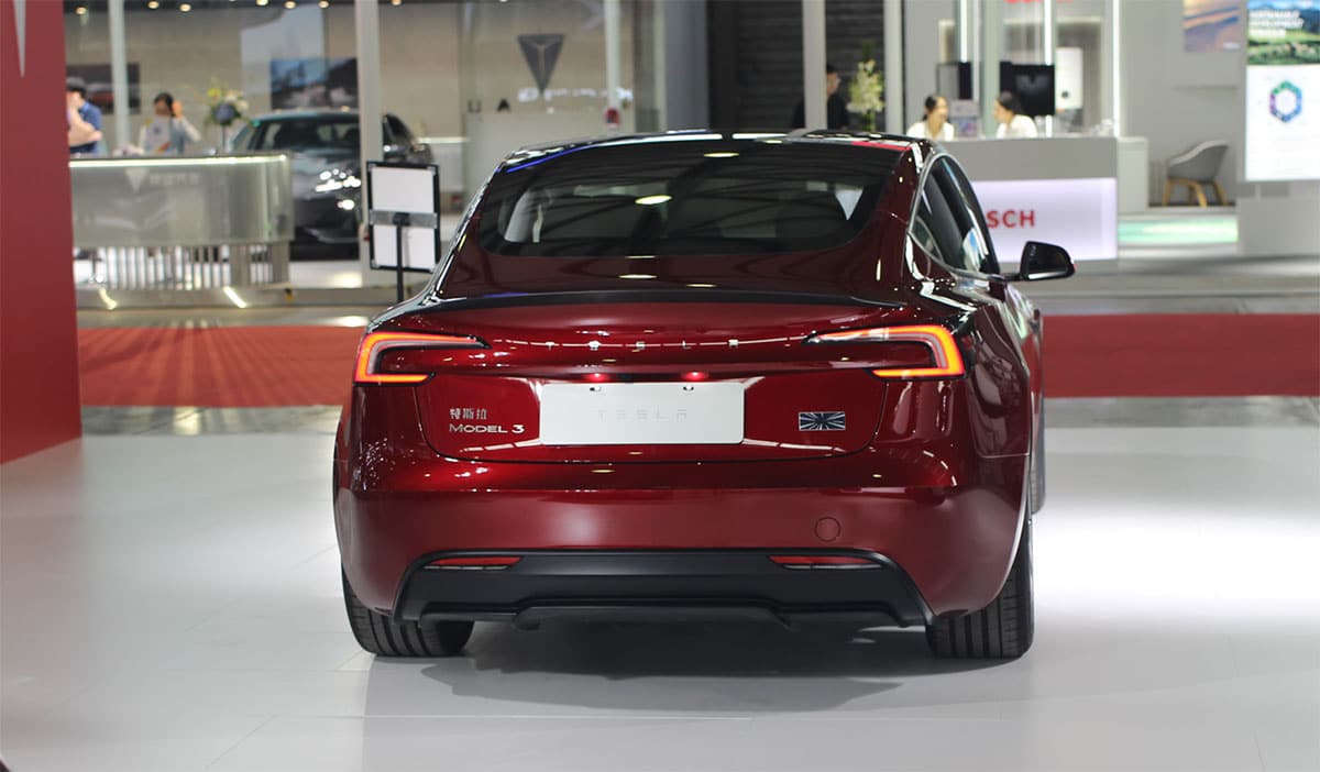 Tesla offers Chinese owners 1 month of free FSD use to boost adoption