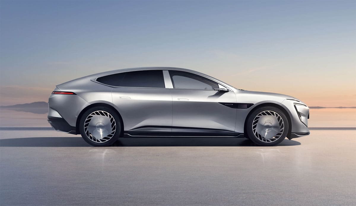 Avatr officially launches Avatr 012 luxury sedan, priced from ,420