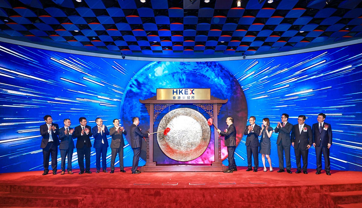 CATL surges over 16% in HK stock market debut