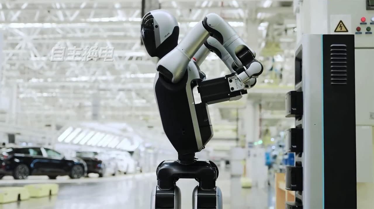 UBTech shows how its humanoid robot can work 24/7 with autonomous battery swap