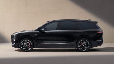 New ES8 show cars now available at over 300 Nio stores