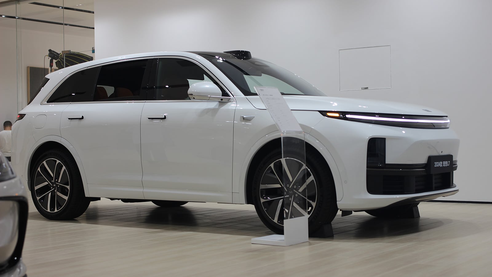 Li Auto Nov deliveries breakdown: L-series EREVs continue decline, electric SUVs rise