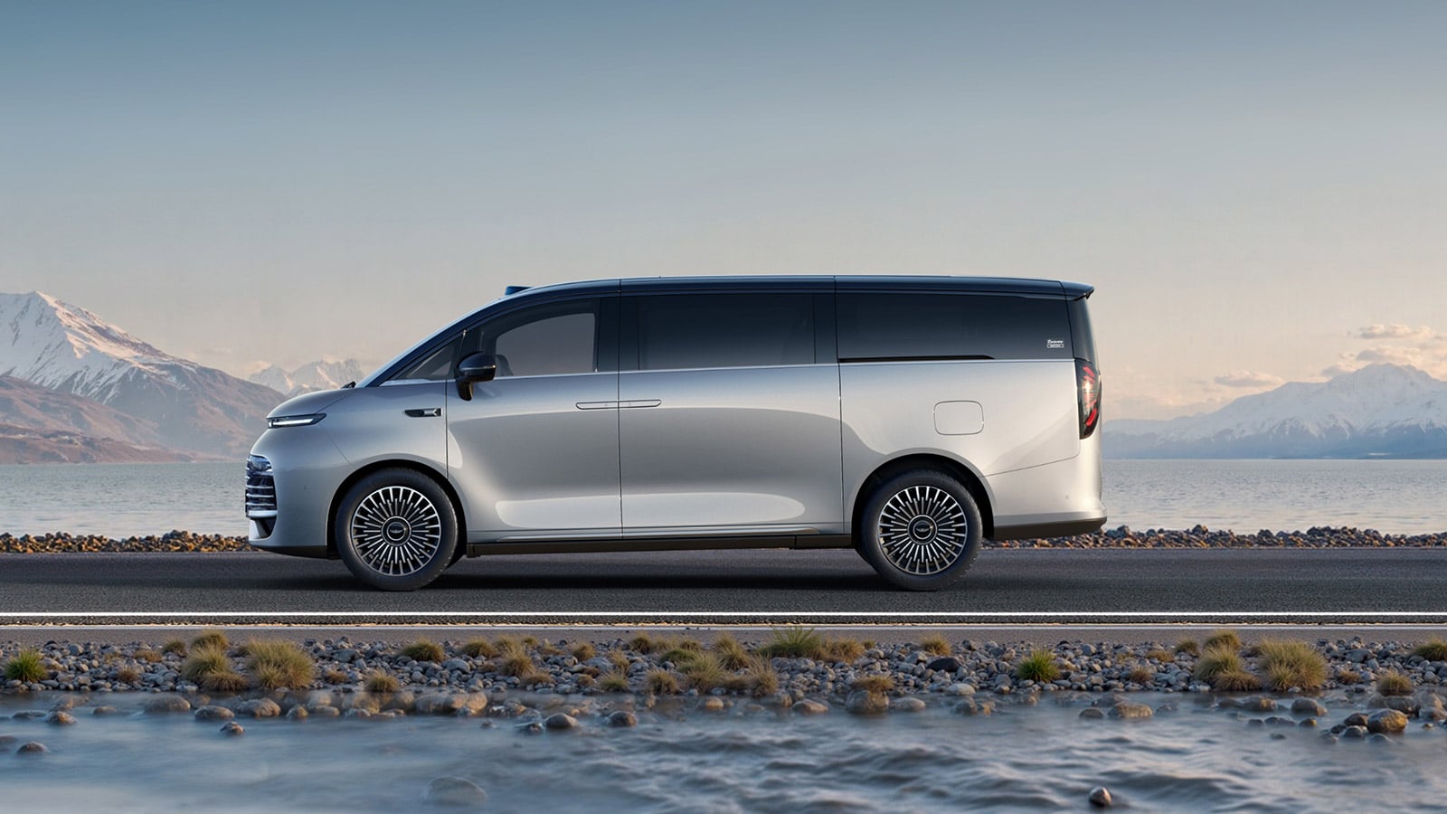 Geely Galaxy launches V900 extended-range MPV starting at ,770